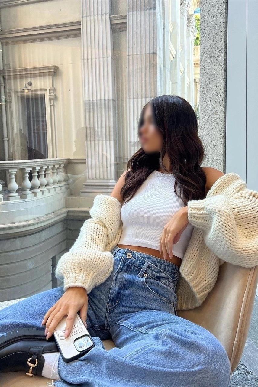 Проститутка Питера Анюта с 2 размером груди предлагает интим услуги у метро Новочеркасская  +7(981)002-14-54 