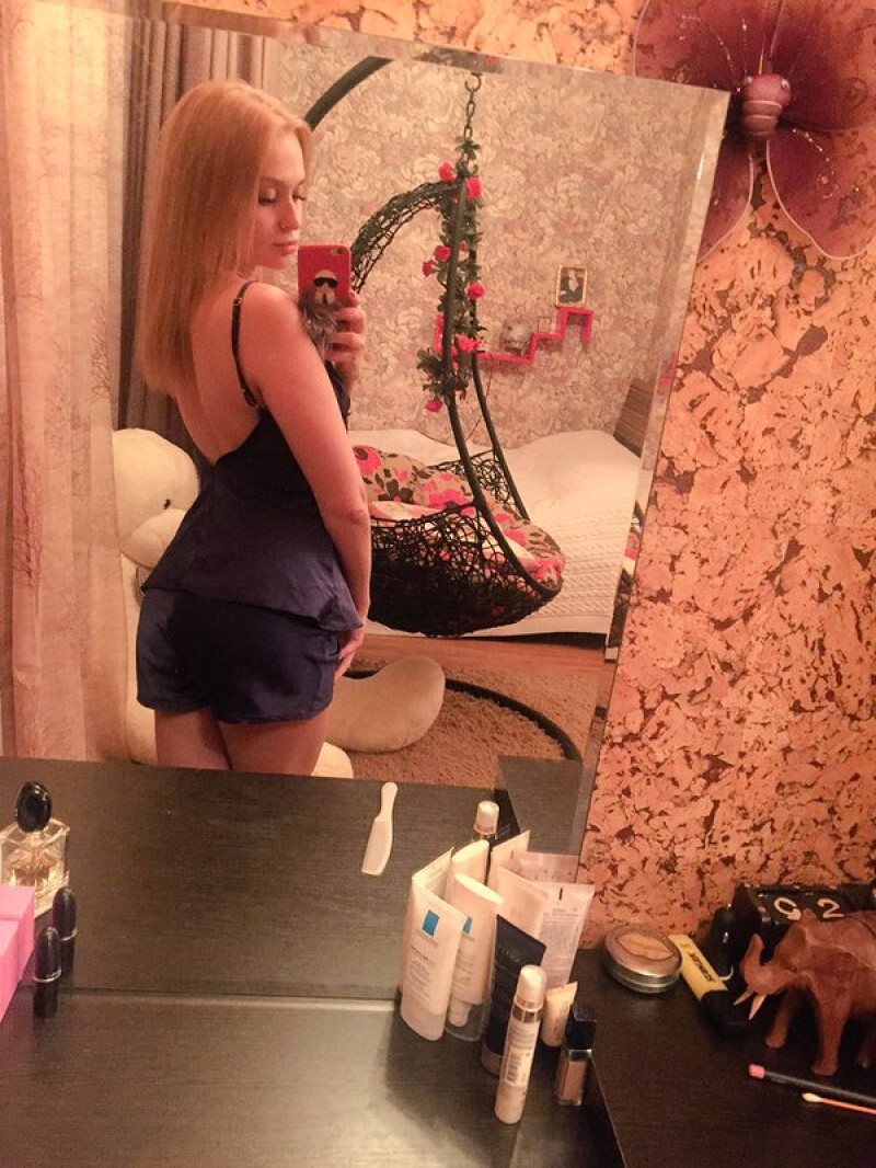 Проститутка Питера Оля с 1 размером груди предлагает интим услуги у метро Спортивная  +7(981)289-01-65 